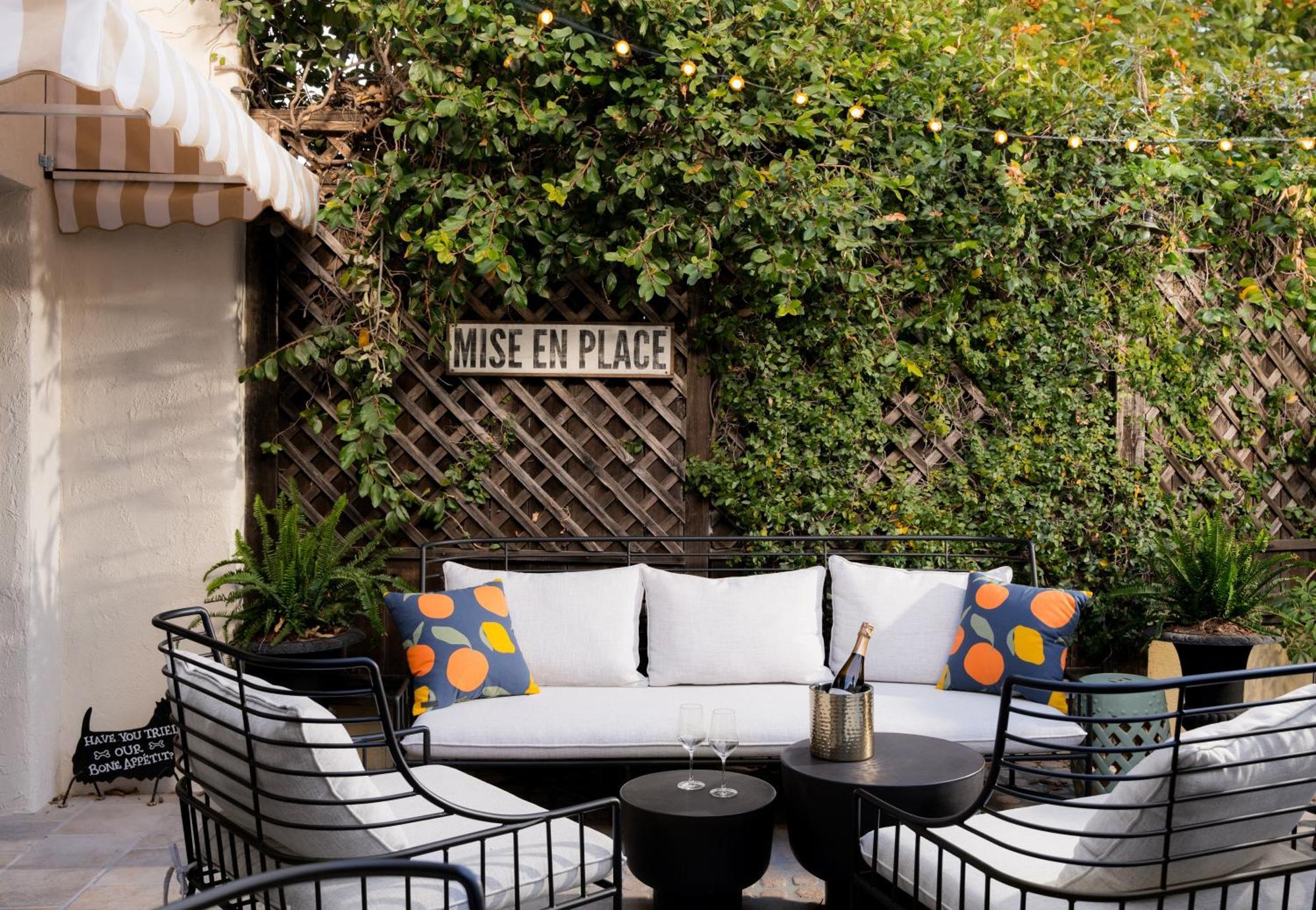 Petit Soleil - Bed, Breakfast And Bar Bed & Breakfast ซานหลุยส์ โอบิสโป ภายนอก รูปภาพ